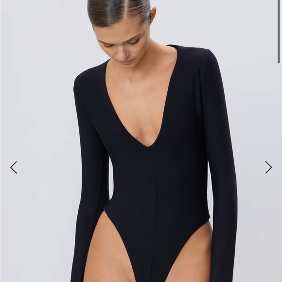 Eterne Tops - Eterne long Sleeve Deep V Bodysuit